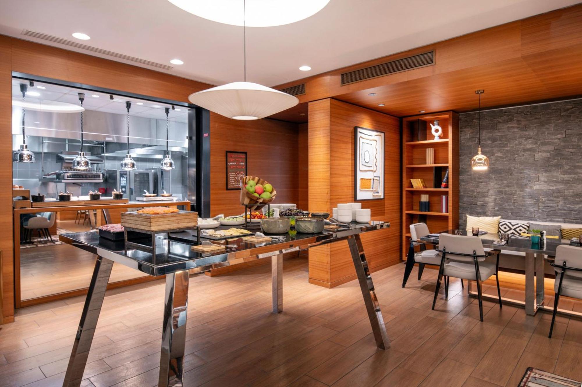 Renaissance Paris Republique Hotel & Spa Экстерьер фото